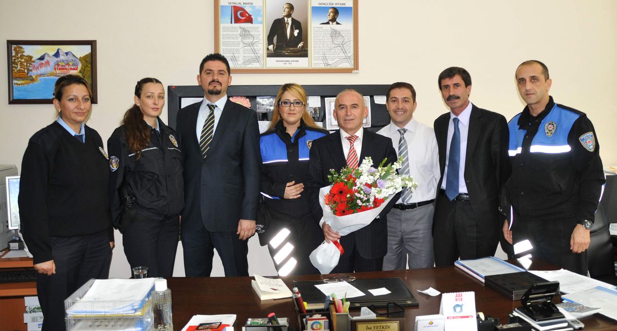 Polis, \'Öğretmenler Günü\'nü Kutladı