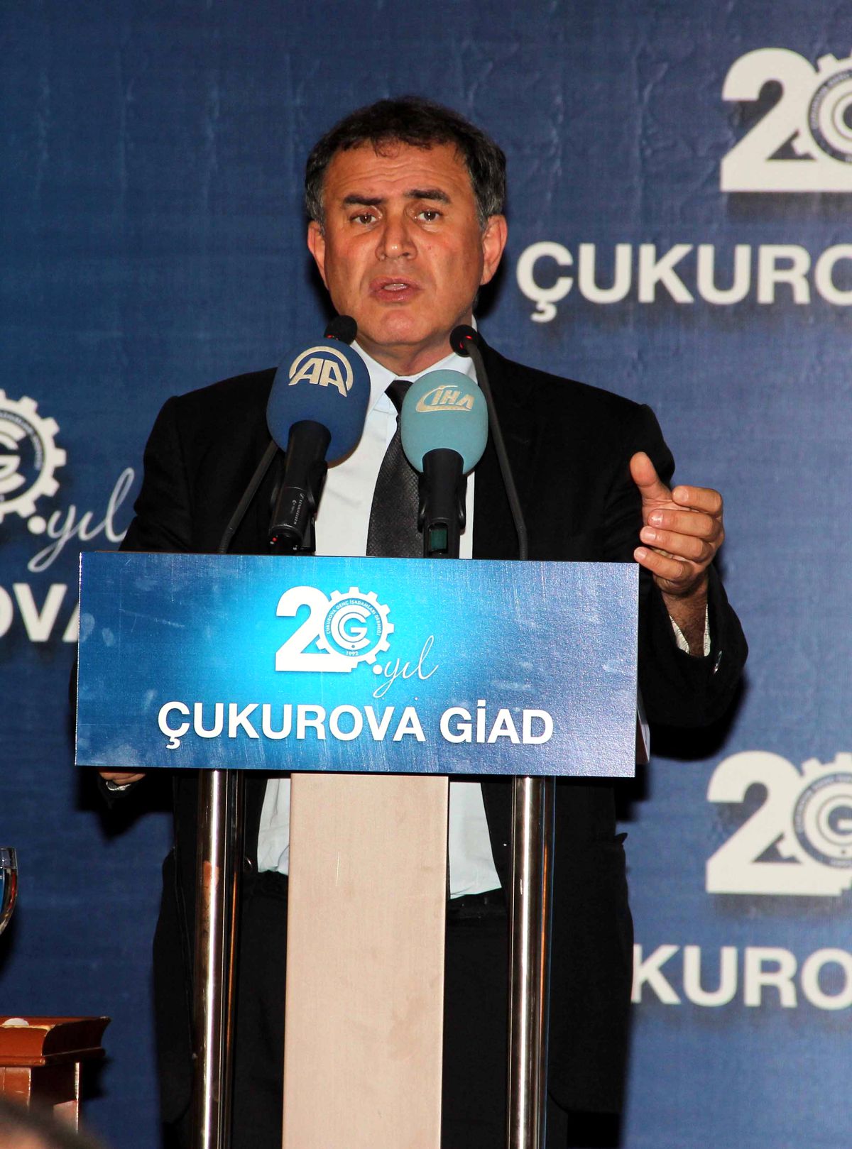 Roubini Konuştu, Adana Kazandı