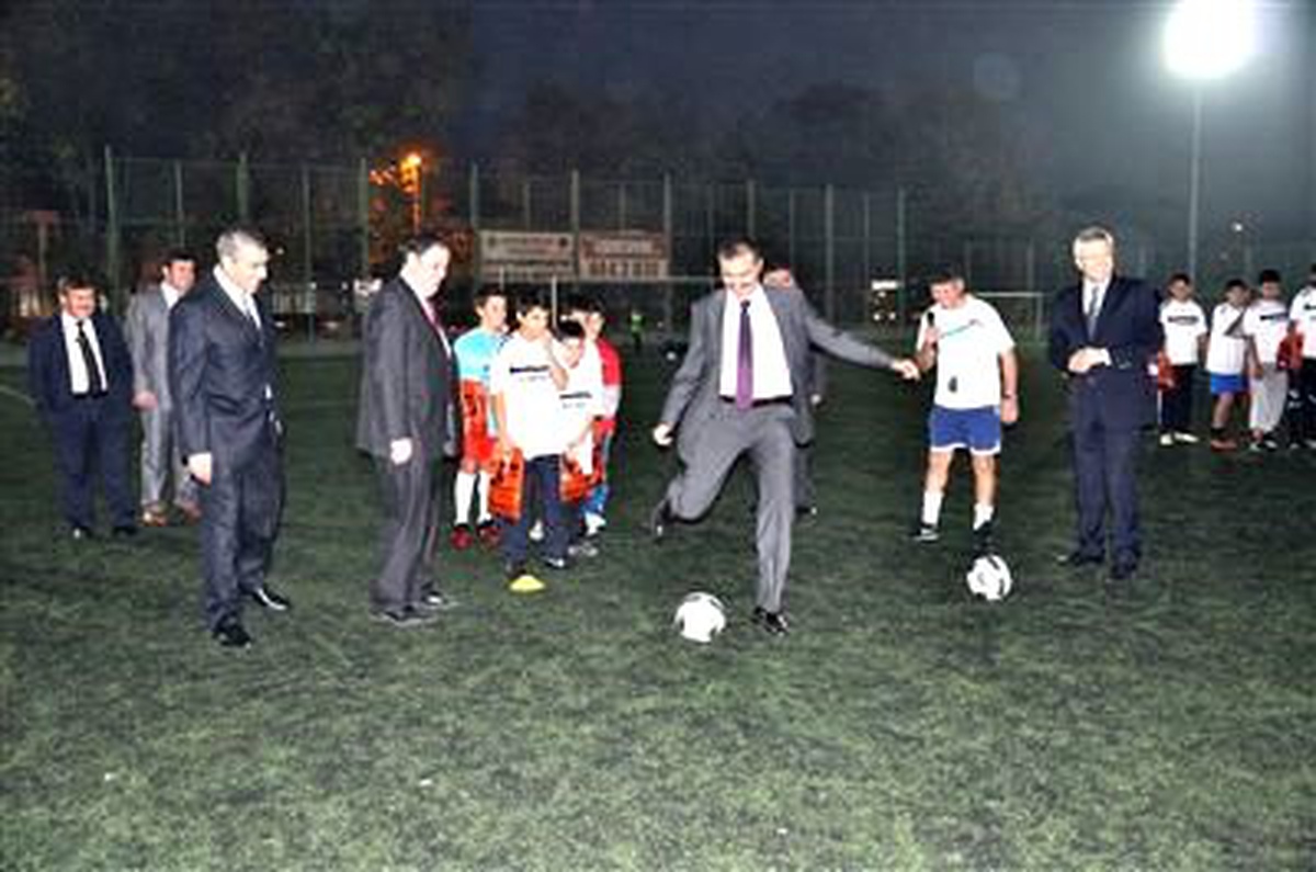 "Sporla Yaşa" Çocuklarına Formaları Dağıtıldı