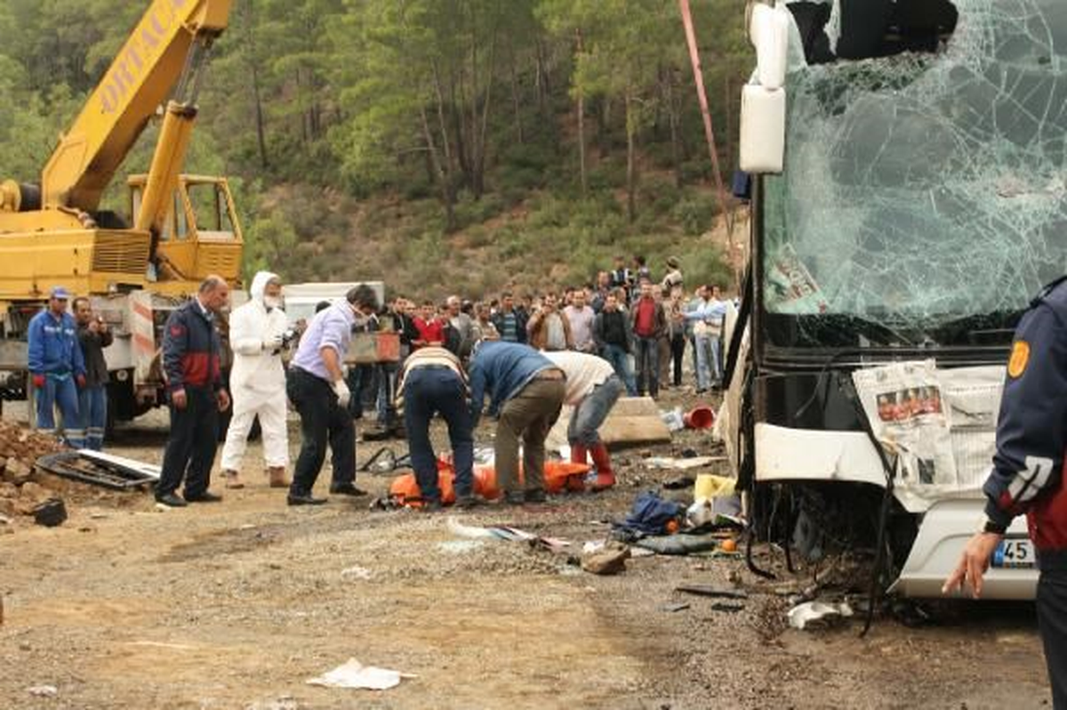 Yolcu Otobüsü Devrildi 1 Ölü, 6 Yaralı