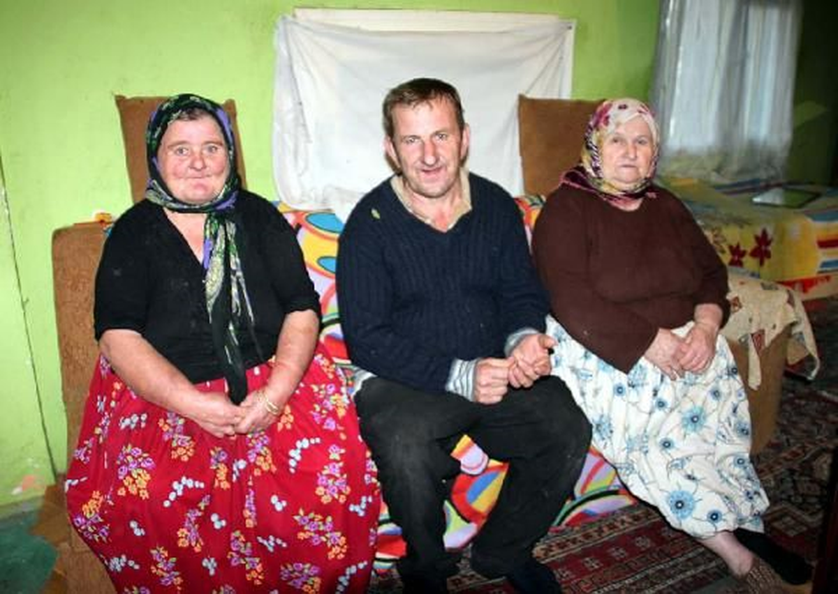 Zonguldak 72 Yaşında, Engelli Çocuklarına Bakıyor 72 Yaşında, Engelli Çocuklarına Bakıyor...
