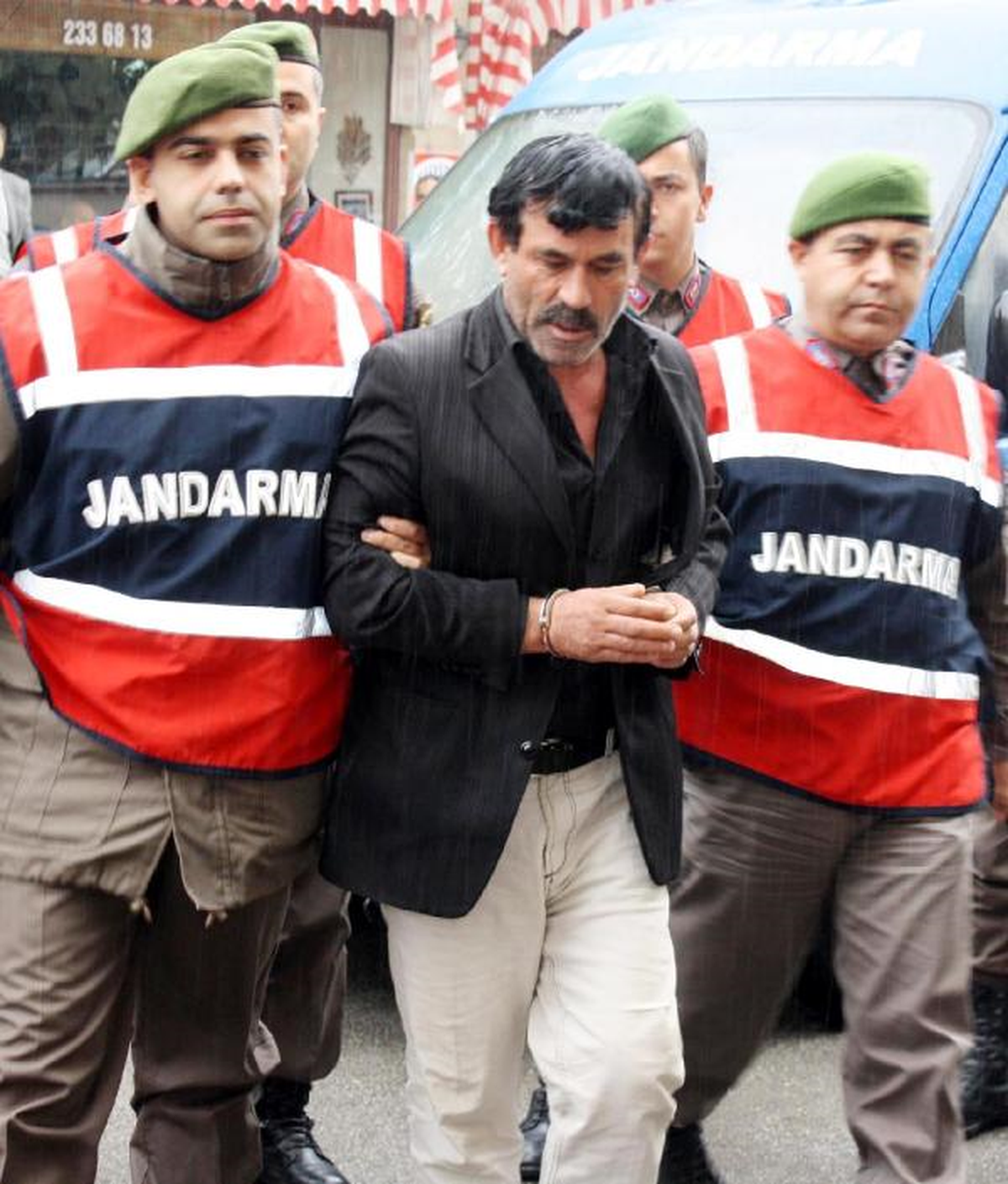 3 Kişiyi Öldüren Şüpheli Adliyede