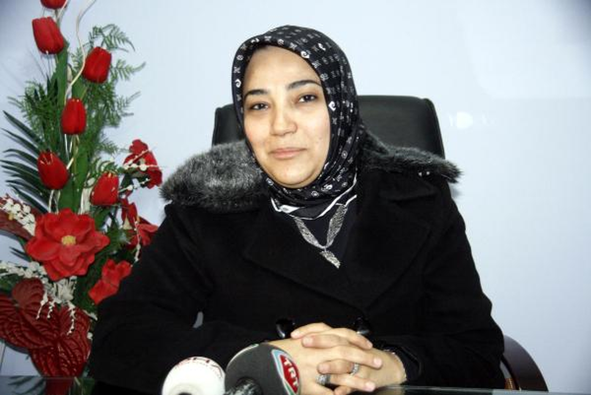 Ak Partili Kadınlardan PKK\'nın Kaçırdığı 3 Öğretmene Ödül