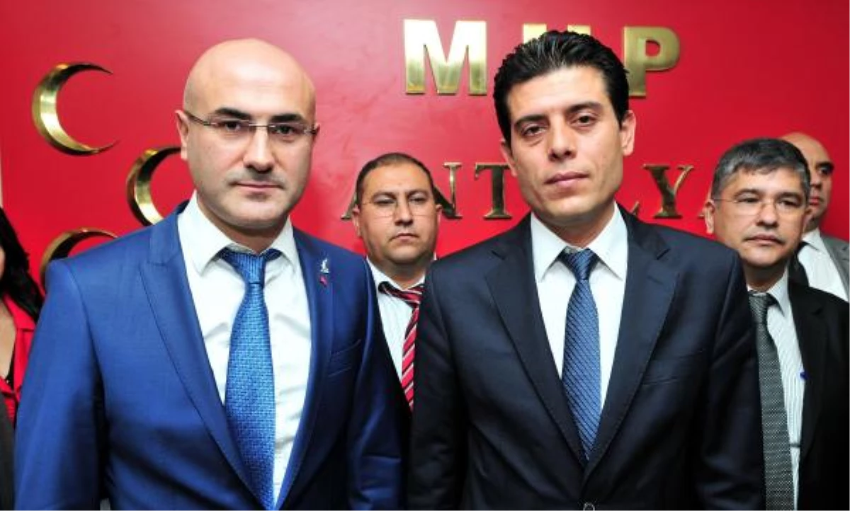 Antalya\'da Has Partililer MHP Rozeti Taktı