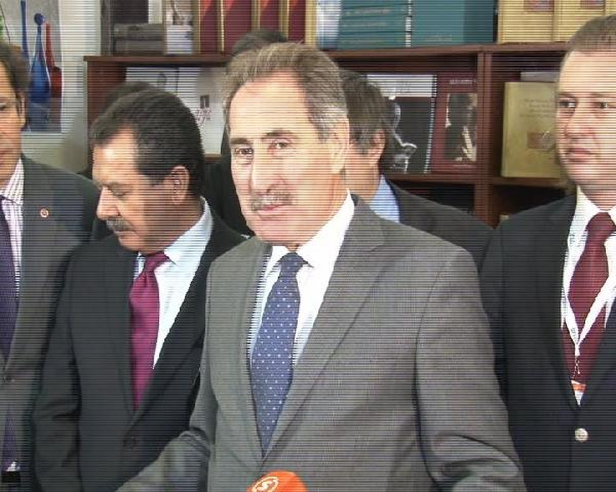 Bakan Günay Tüyap\'ta Kitap Tanıttı