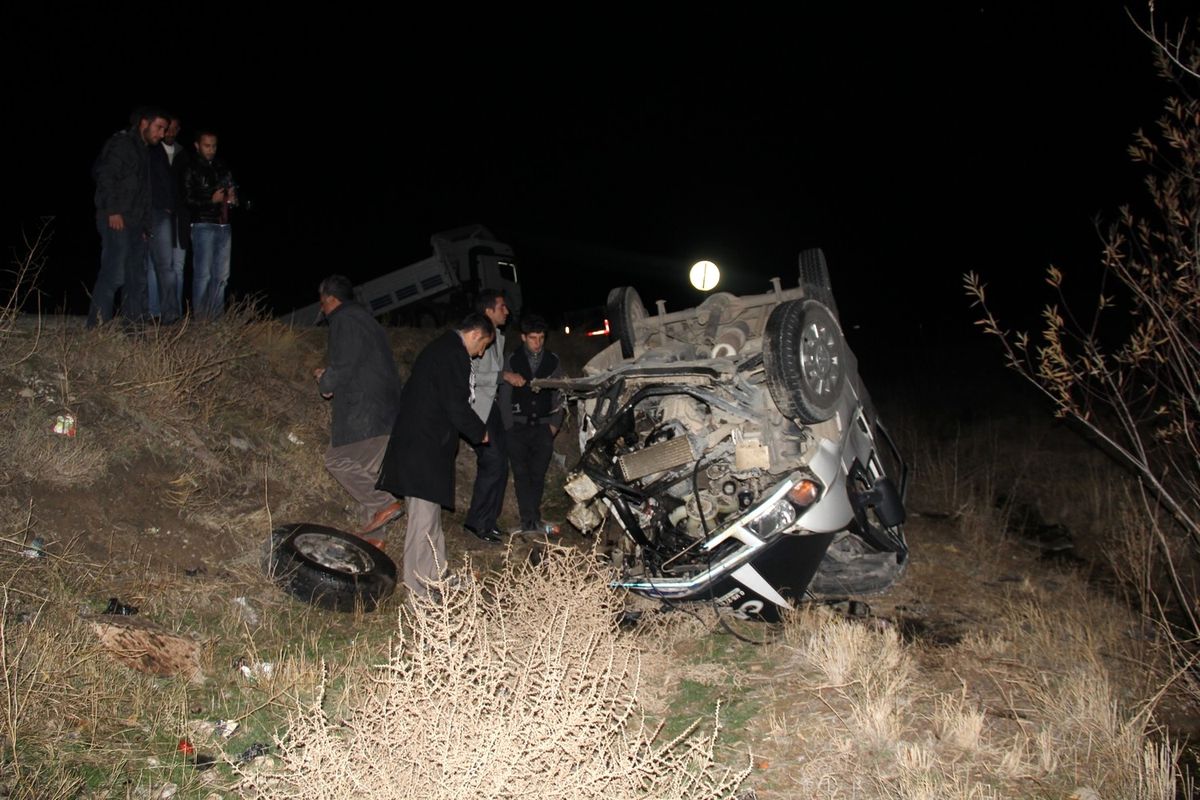 Başkale\'de Trafik Kazası: 2 Yaralı
