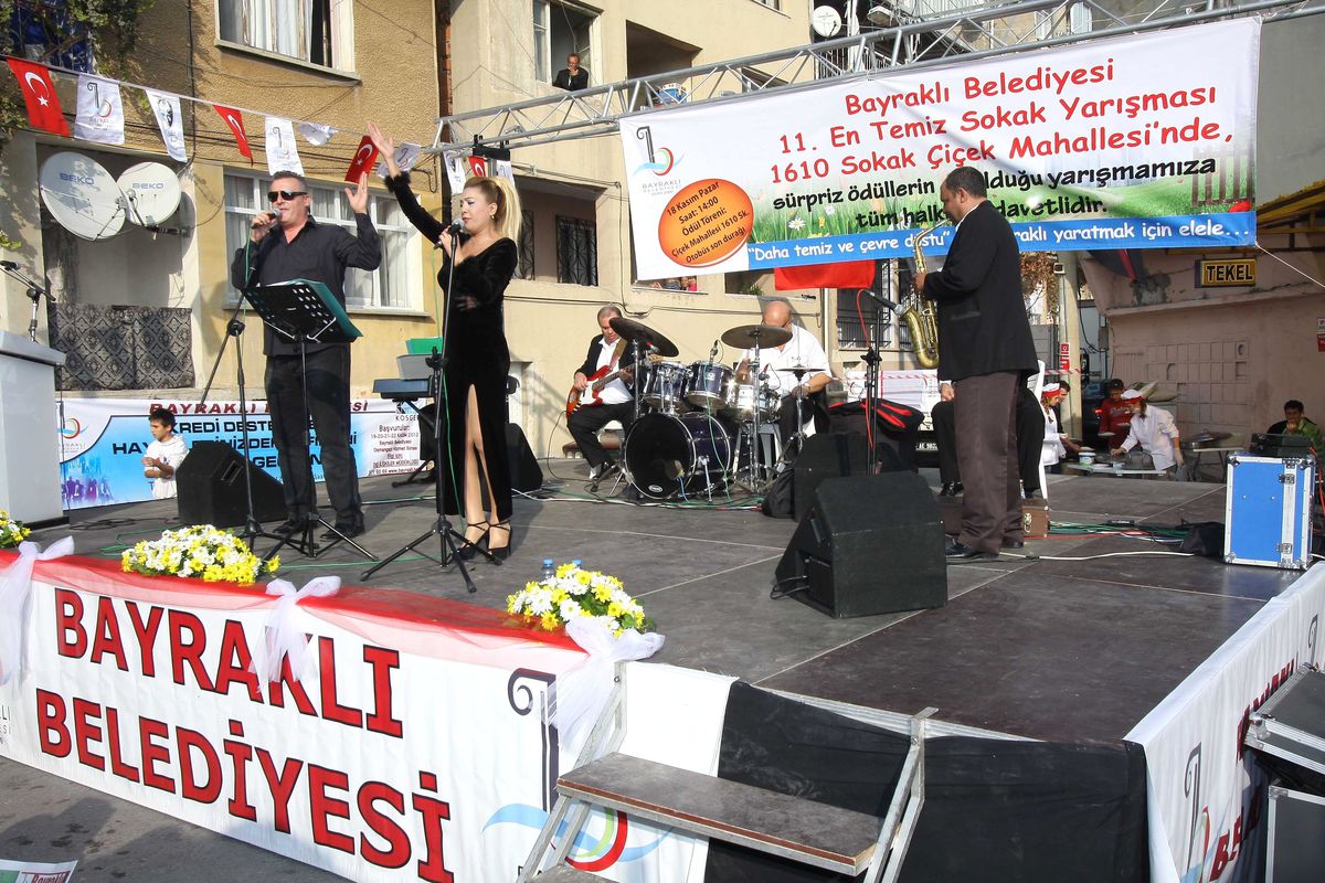 Bayraklı\'da "Temiz Sokak Yarışması" Devam Ediyor