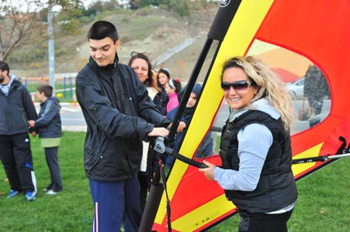 Beylikdüzü Rüzgar Sörfü Kulübü\'nden Örnek Davranış