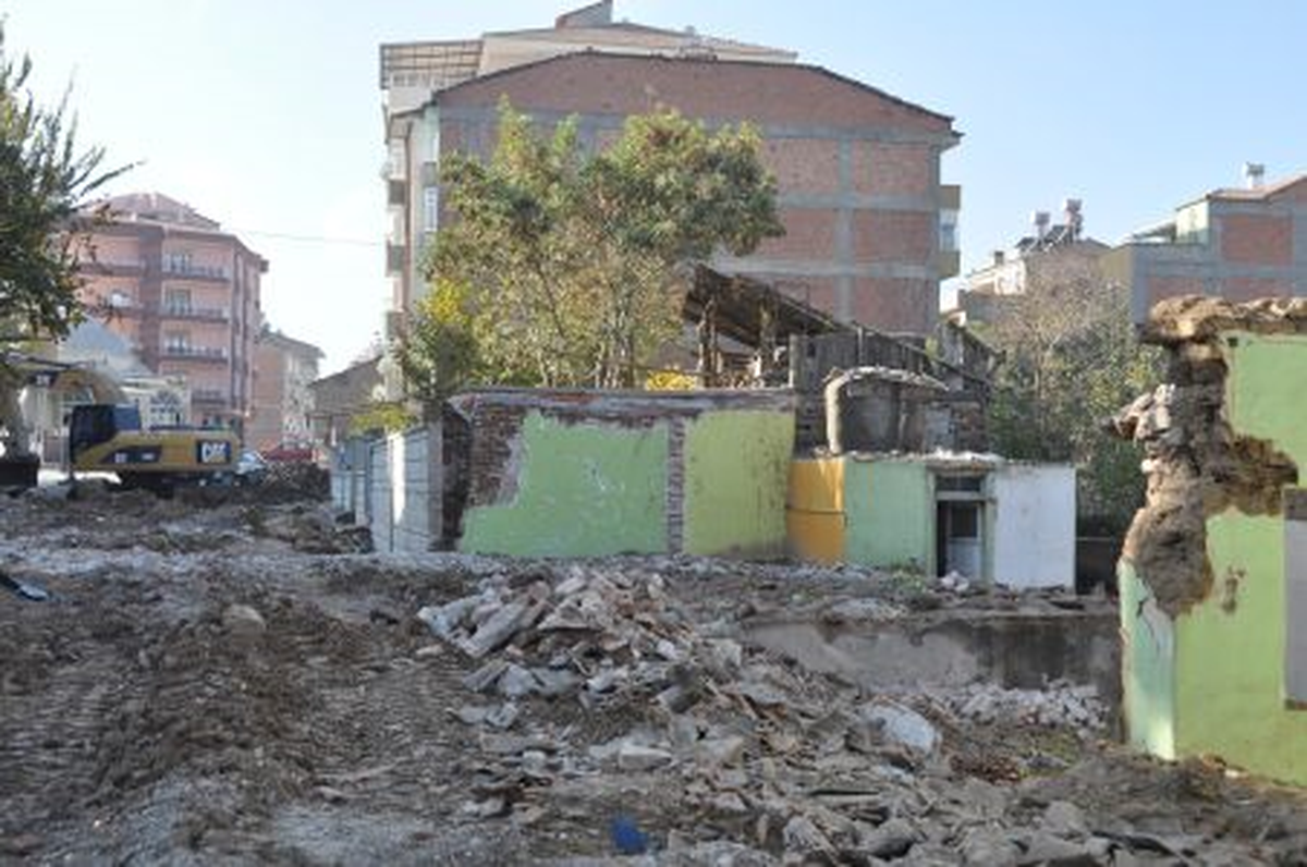 Cadde Girişi İmar Planındaki Genişliğe Çıkarılacak