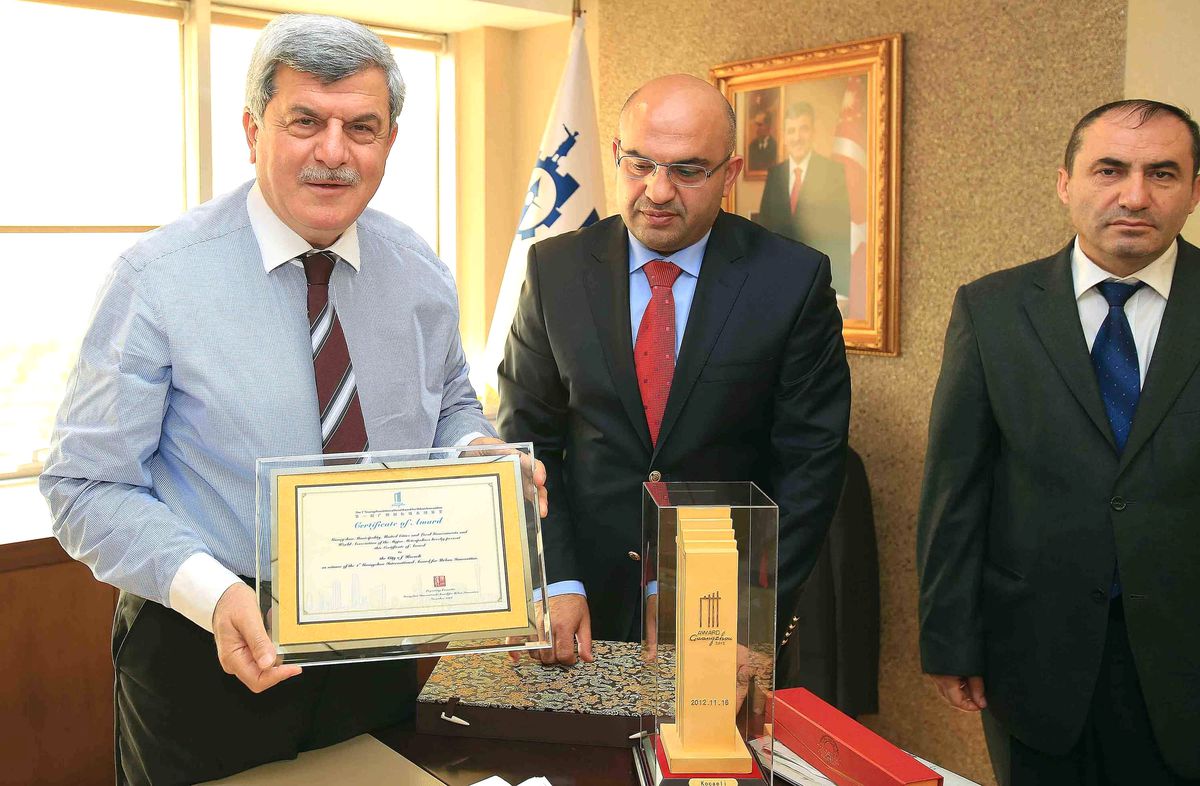 Çin\'den Gelen Ödül Başkan\'a Takdim Edildi