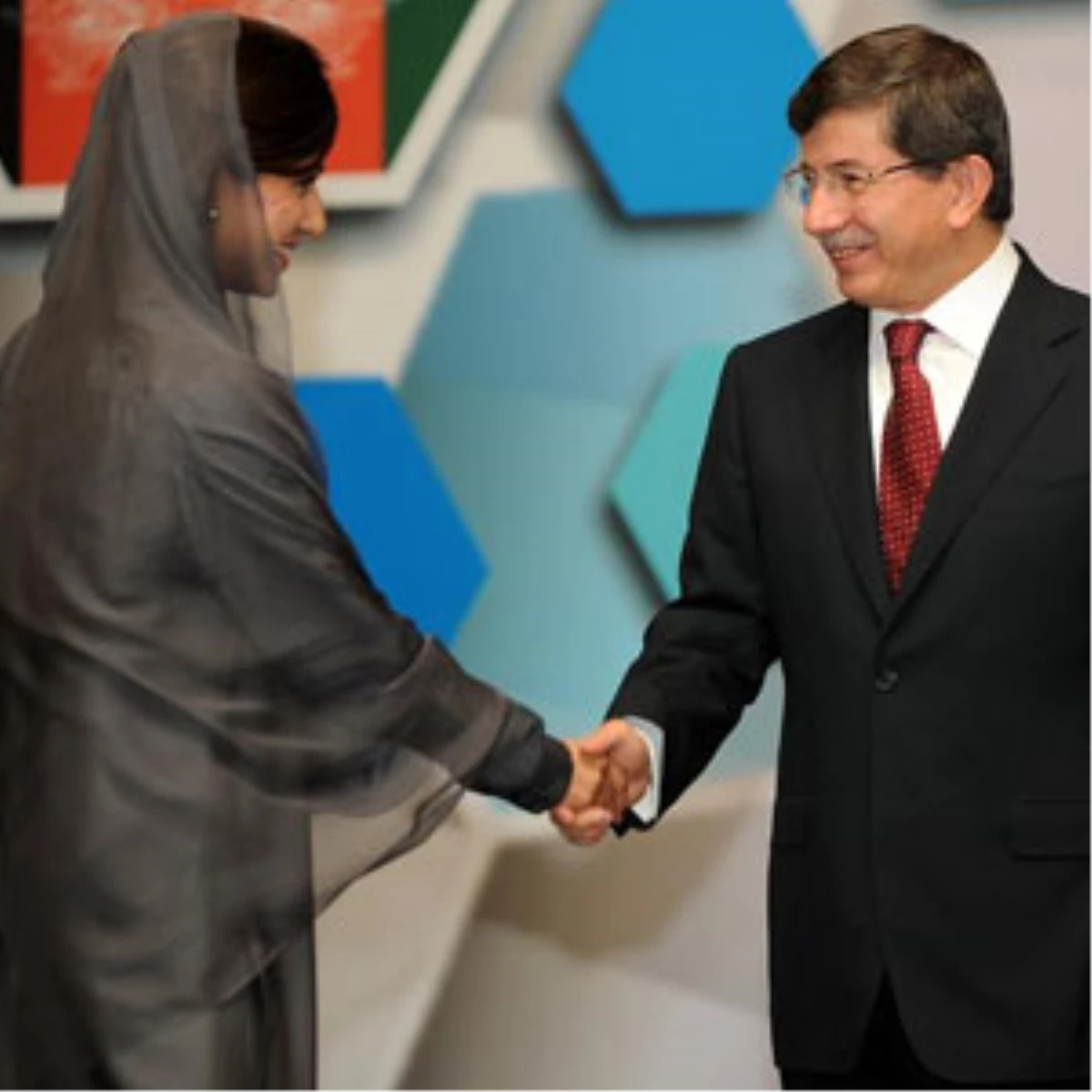 Davutoğlu, Pakistan Dışişleri Bakanı Khar ile Görüştü