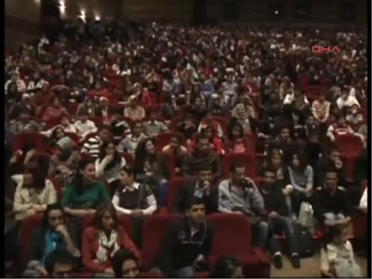 Diyarbakır Üniversite Öğrencilerinden Dha Muhabirine Ödül Üniversite Öğrencilerinden Dha Muhabirine...