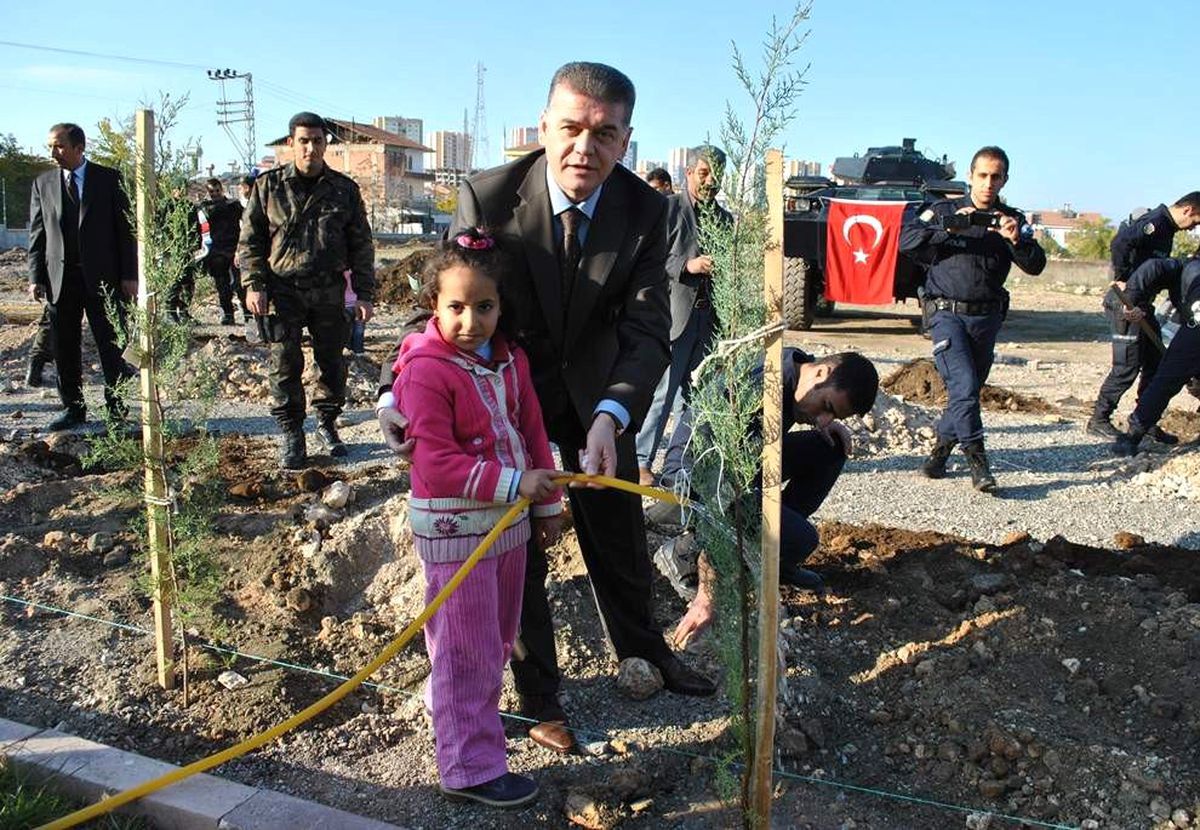 Emniyet Çocuklarla Fidan Dikti