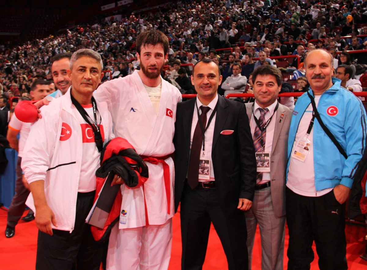 Enes Erkan ve Mehmet Yakan Dünya Karate Şampiyonası\'nda Finalde