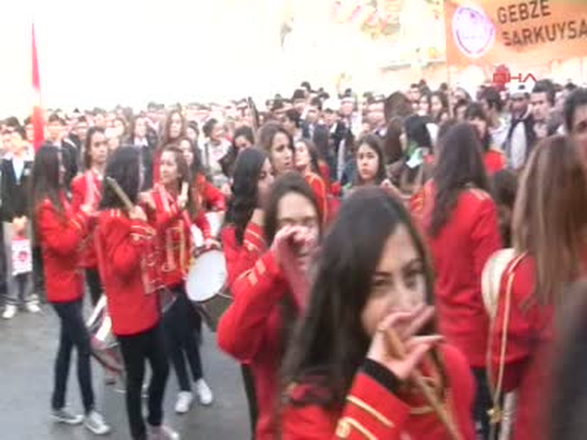 Gebze 20 Bin Öğrenciden \'Kötülüklere Hayır\' Yürüyüşü 20 Bin Öğrenciden \'Kötülüklere Hayır\' Yürüyüşü