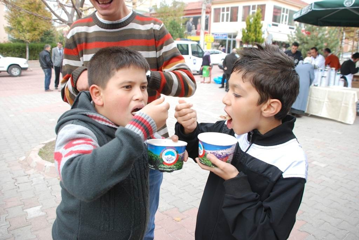 İldem\'de 3 Bin Kişilik Aşure İkramı
