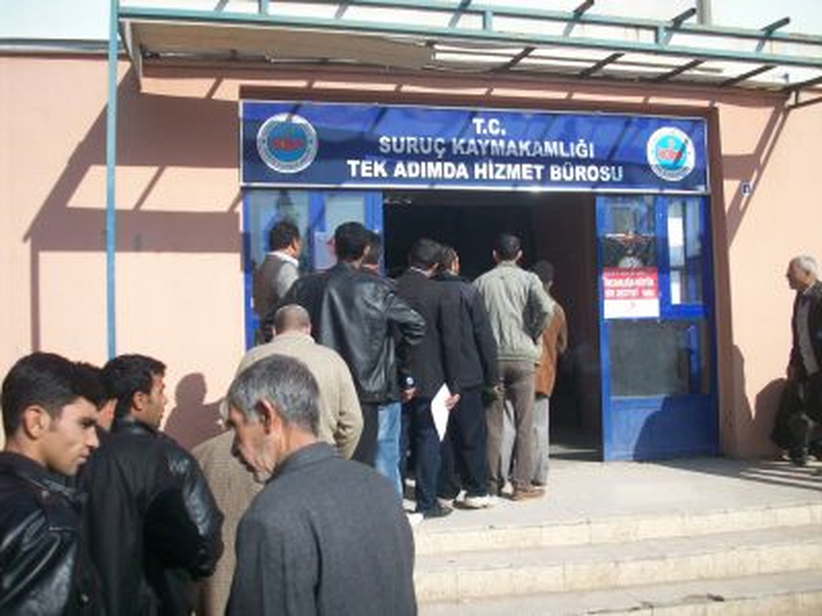 İşkur Girişleri Uzun Kuyruklar Oluşturdu.
