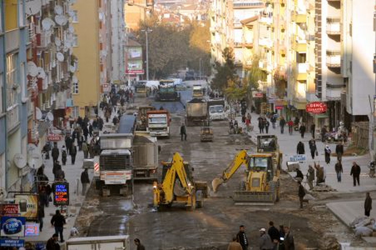 İsmetpaşa Caddesi\'nin Asfaltına Başlandı