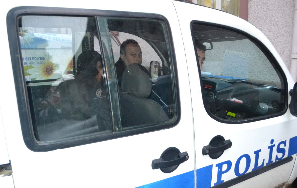 Kaymakamlığın Önünde Soyundu