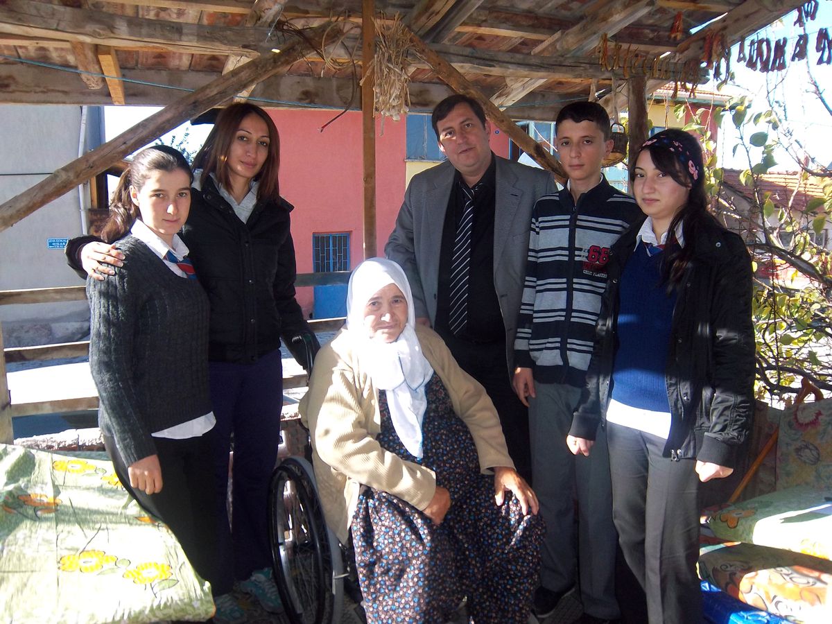 Mavi Kapakları Tekerlekli Sandalyeye Dönüştü