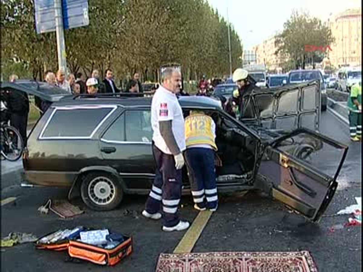 Otomobilde Sıkıştılar