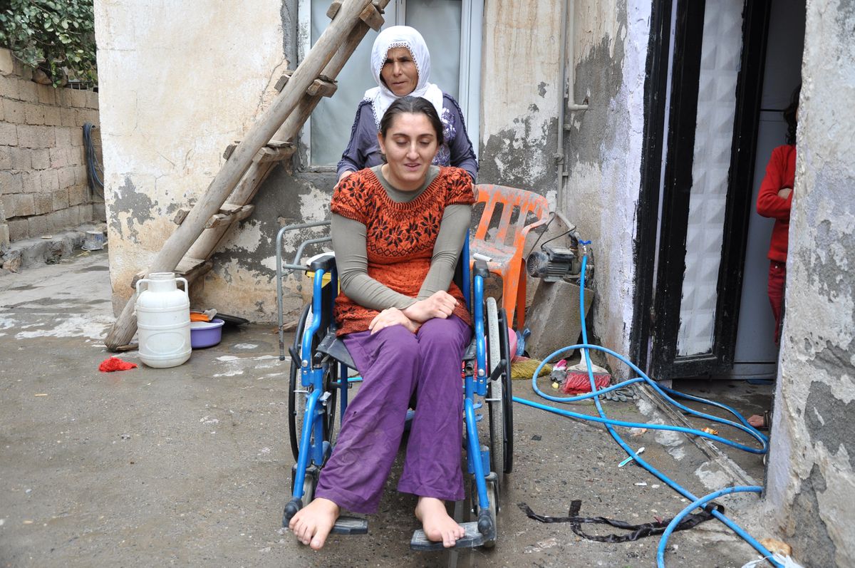 Özürlü Anne ve Kızı Yardım Bekliyor