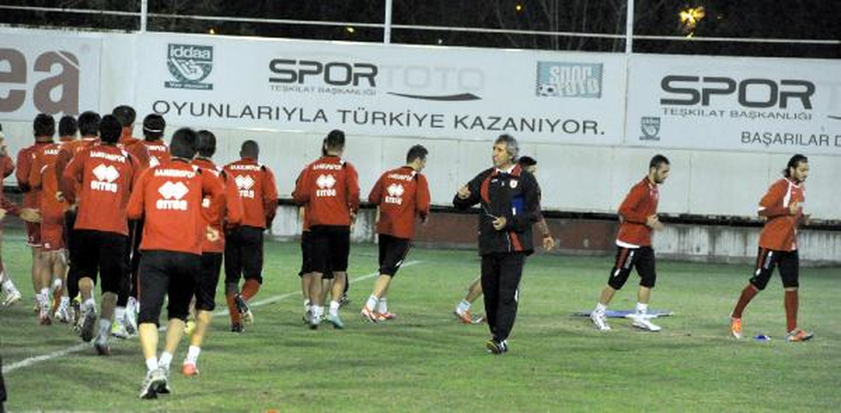Samsunspor\'a İlk Antrenmanını Yaptırdı