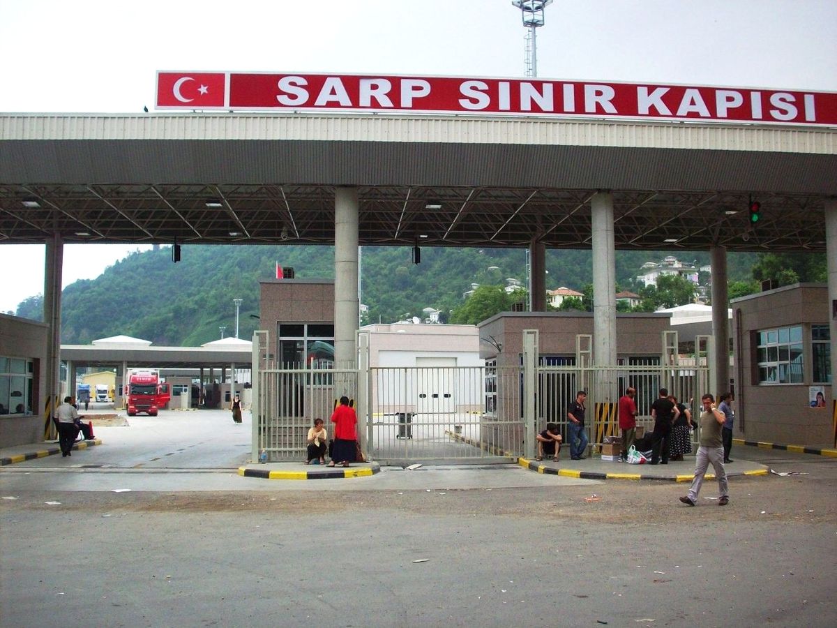 Sarp Sınır Kapısı\'ndan Geçen Ay 505 Bin 227 Kişi Giriş Çıkış Yaptı