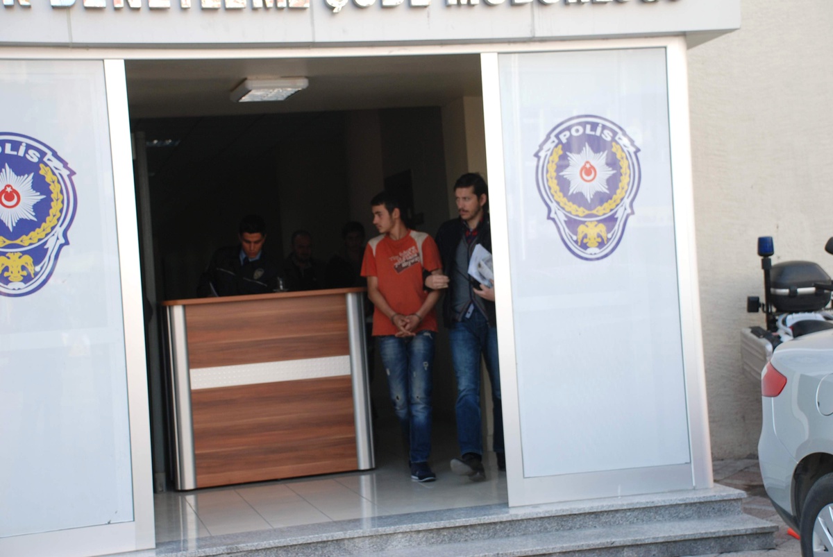 Silah Hırsızlığı Zanlıları Parmak İzinden Yakalandı