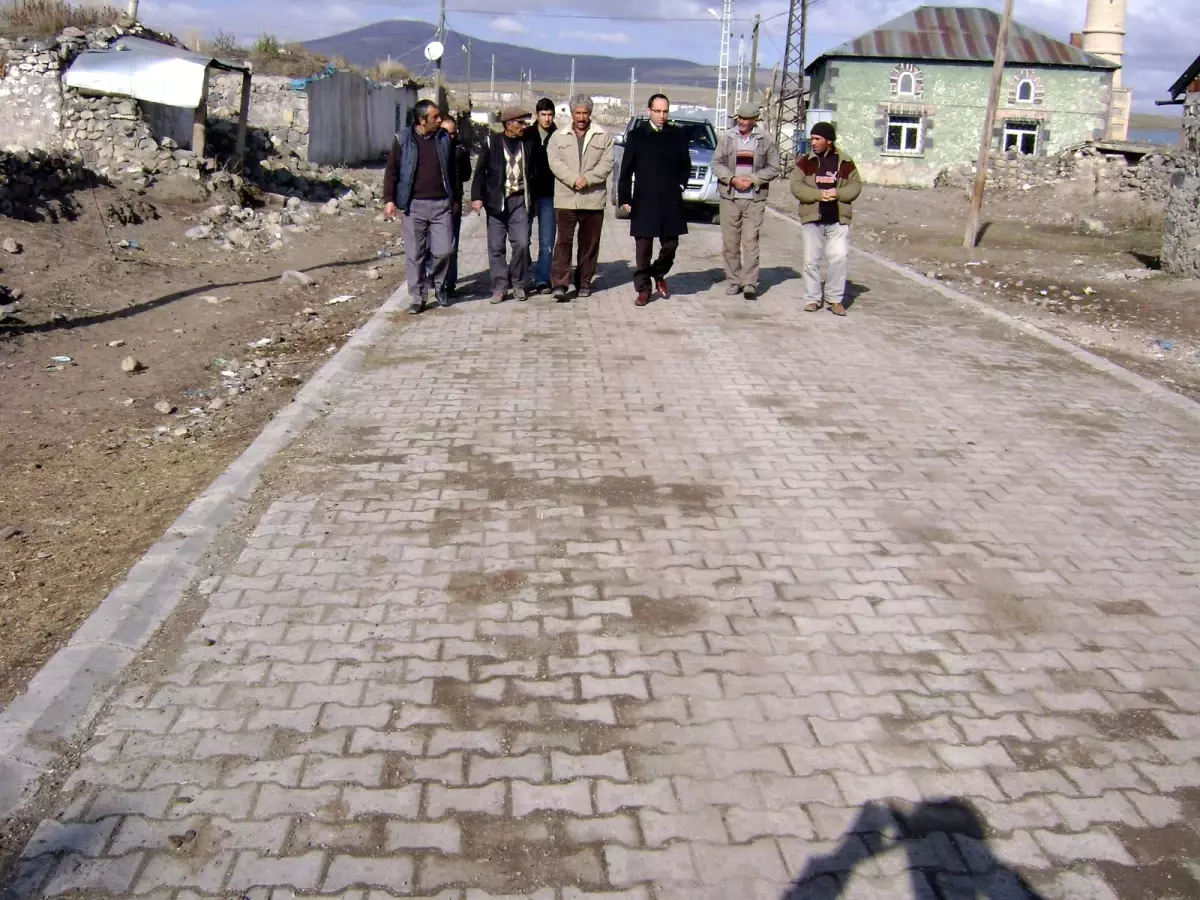 Susuz'da Köydes Projesi Kapsamında 6 Köye Parke Taşı Döşendi