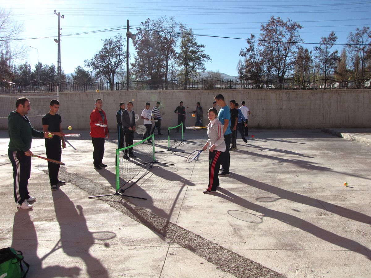 Tenis Köylerde Tanıtıldı