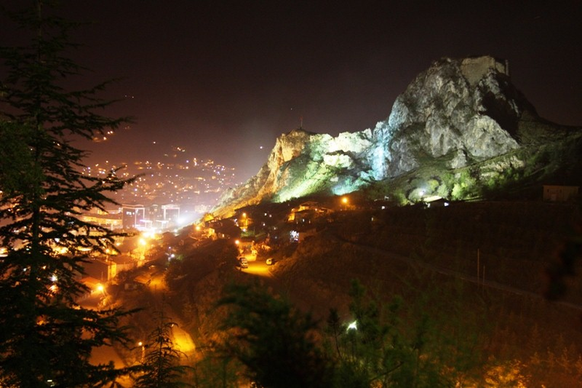 Tokat Kalesi Gece de Görünecek