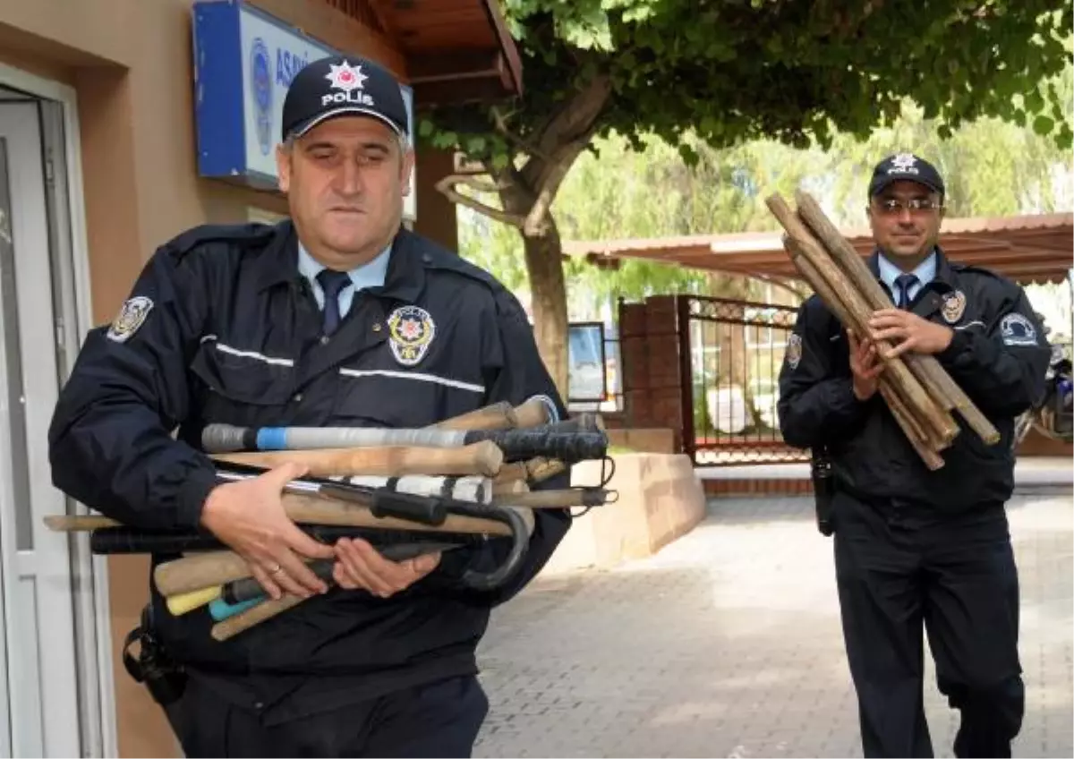 Dolmuştan Çıkanlar Polisi Bile Şaşırttı