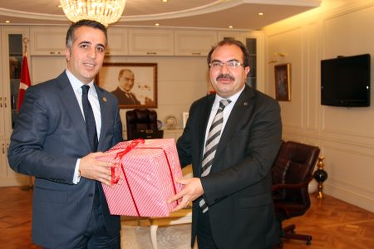 Üniversiteden Köy Okullarına 2 Bin Kitap Bağışı