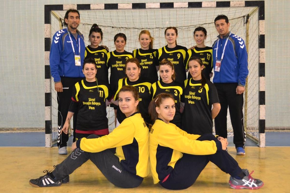 Vanlı Bayan Hentbolcuların Ankara Zaferi