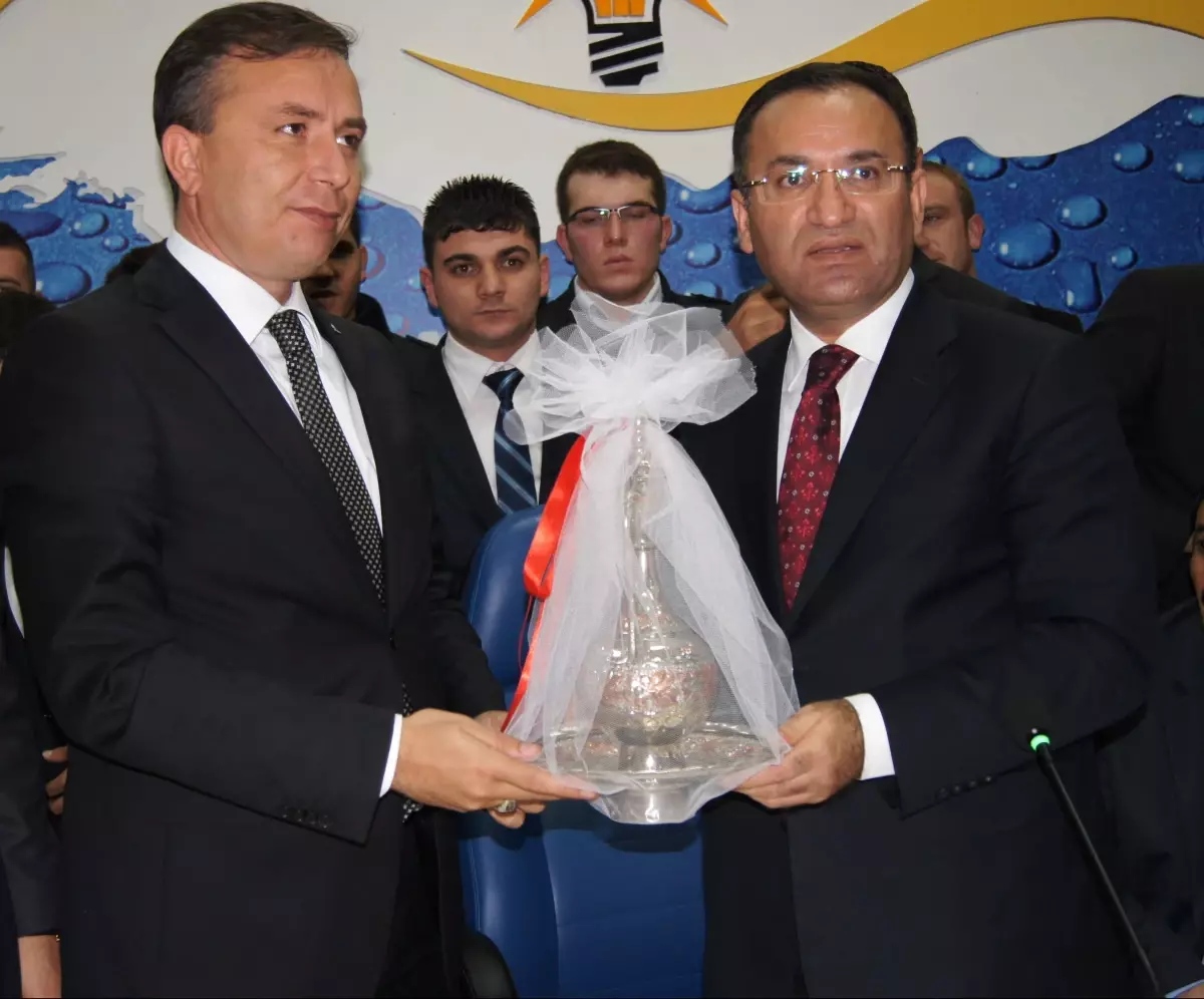 Bozdağ\'dan, Muhalefet Liderlerine \'Kıstas\' Göndermesi