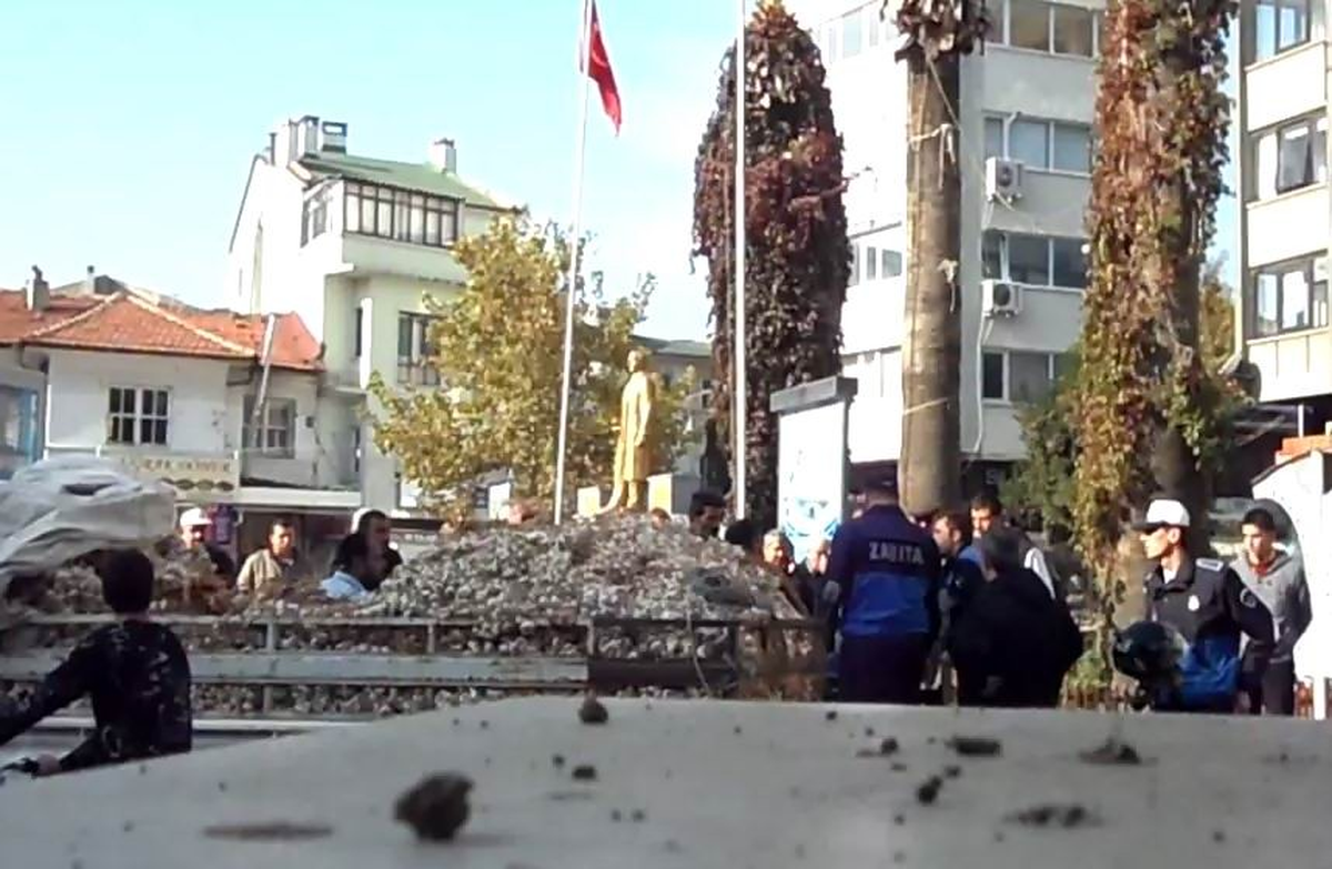 Edremit\'te Esnaf ile Zabıta Birbirine Girdi