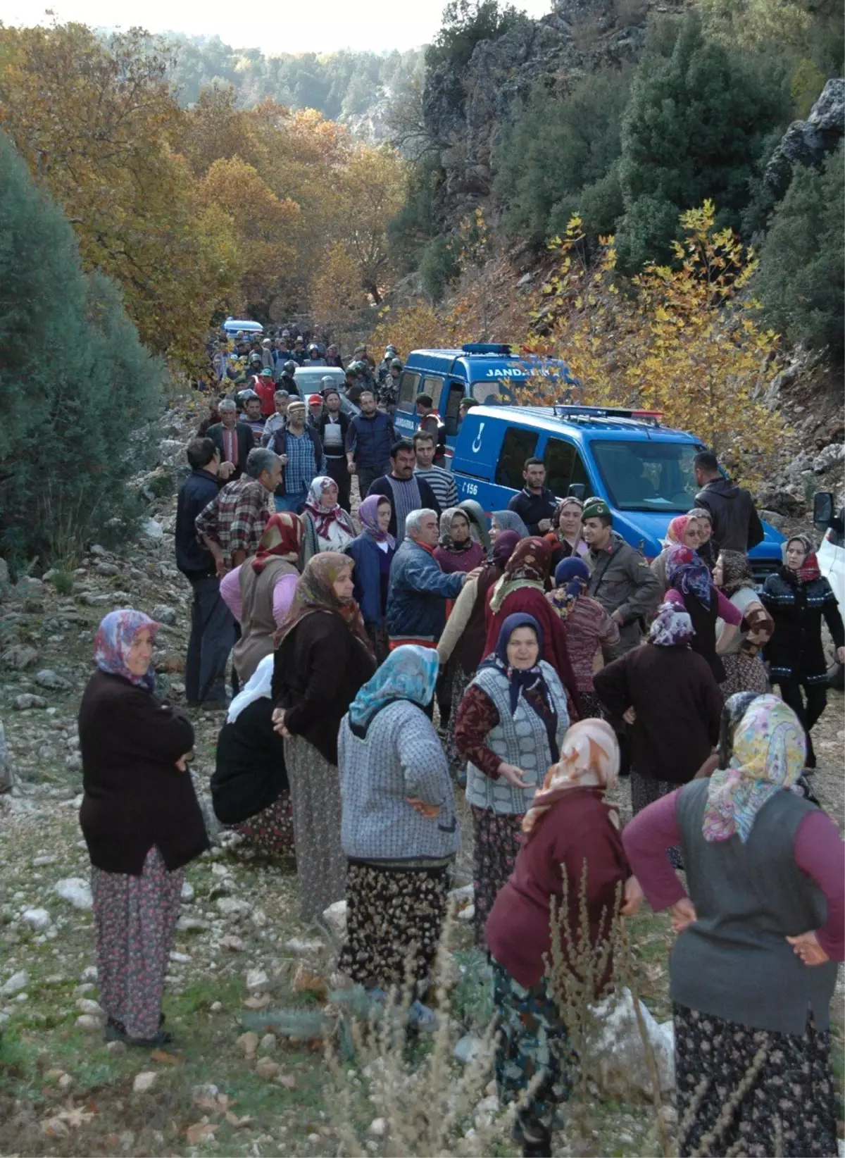 Eli Sopalı Kadınların " Suyumuzu Vermeyiz" İsyanı