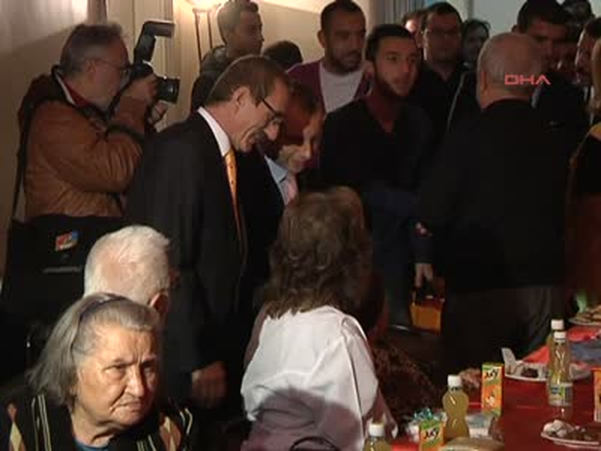 Galatasaray\'dan Öğretmenler Huzurevine Ziyaret