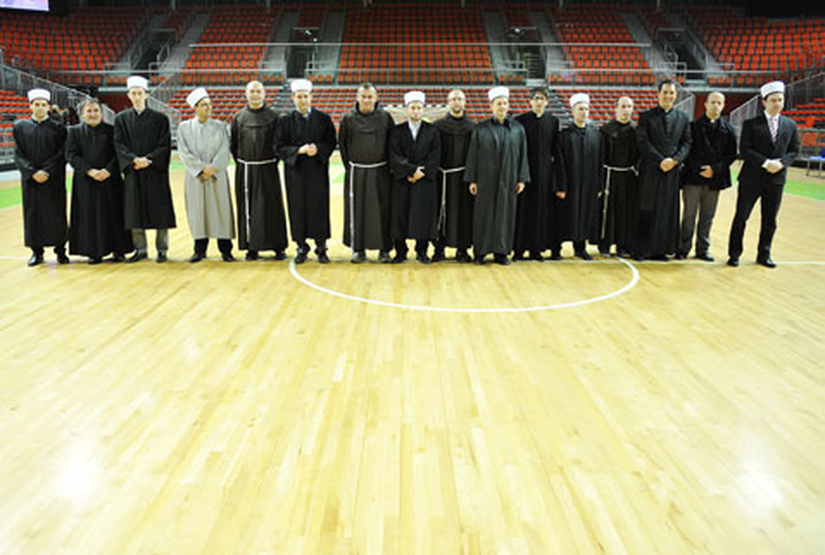 İmam ve Rahipler, Eğitime Katkı İçin Maç Yaptı