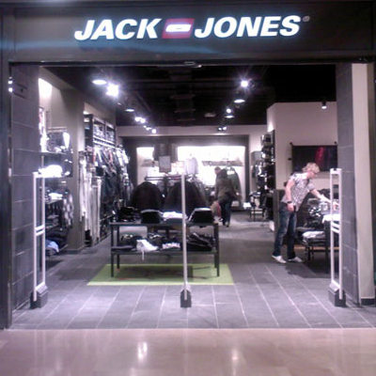 Jack&Jones\'a Gelen Gnctrkcll\'liler Yaşadı!