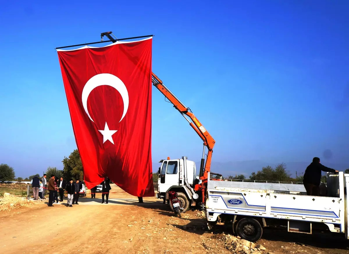 Köprü Açılışına Muhtarın Pratik Zekası Damga Vurdu