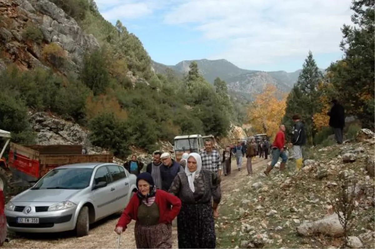 Köylüler Su İçin Ayakladı