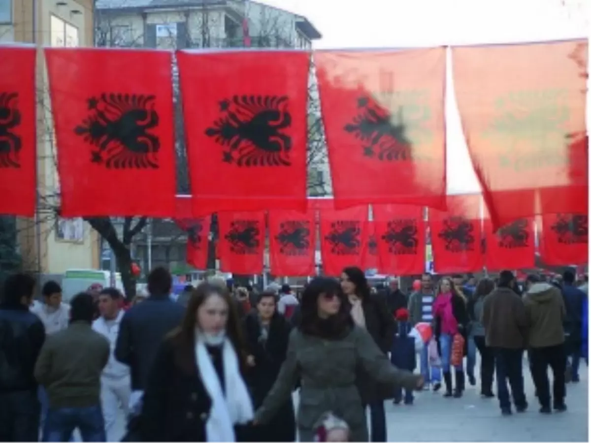 Makedonyalı Arnavutlar "Alfabe Günü"Nü Kutladı