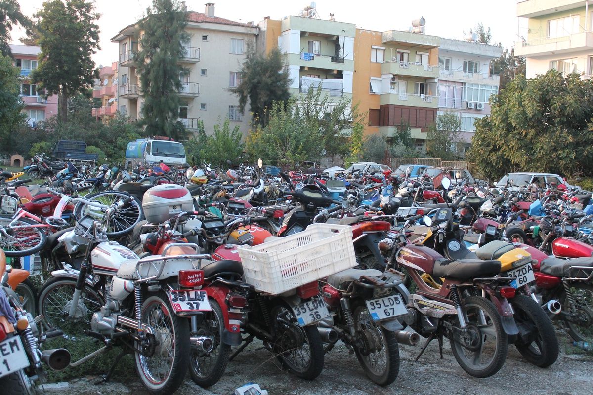 Trafikten Men Edilen Motosiklet ve Araçlar Hurdaya Gitti