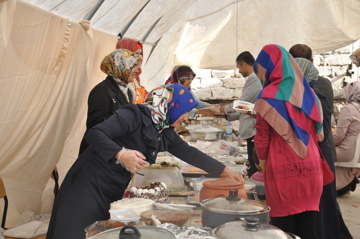 Silopi\'de Fakir Öğrenciler Yararına Kermes
