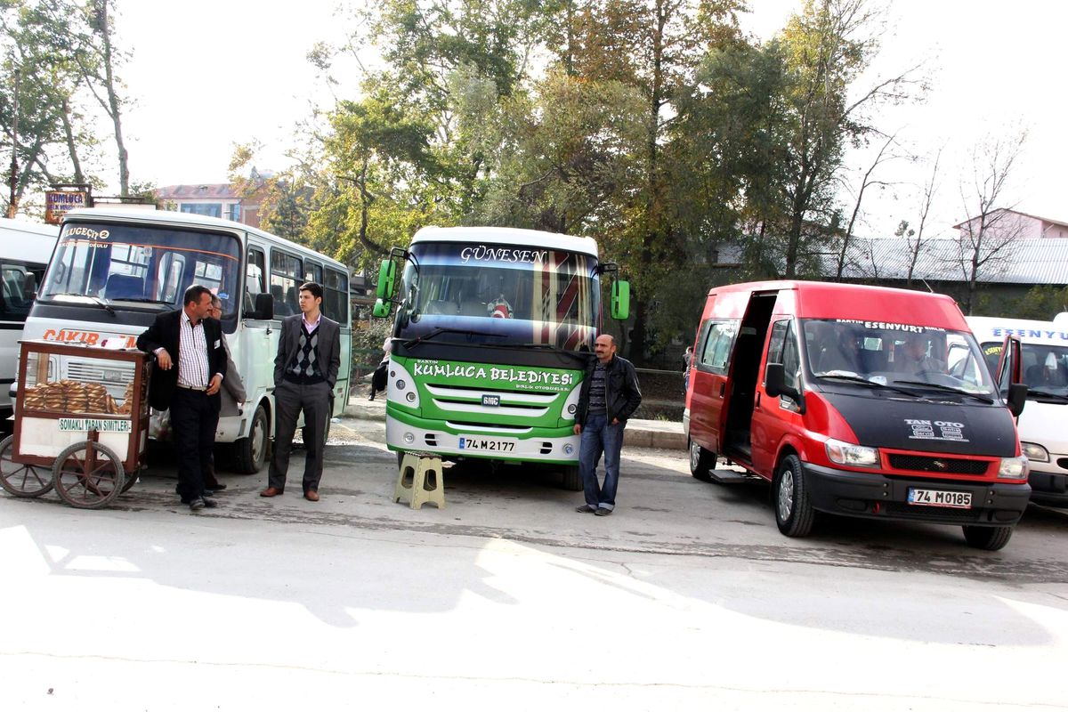 Yolcuları Otobüsden İndiriyorlar