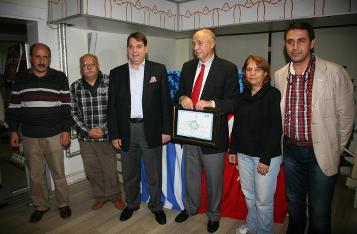 Yunanlı Turizmciden 800 Bin Sevgi Kapağı