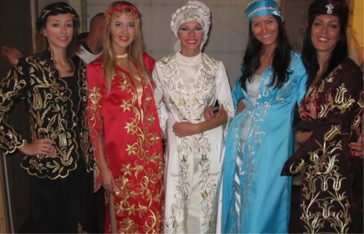 100 Yılın Gelinlikleri İzmir'de Görücüye Çıkıyor