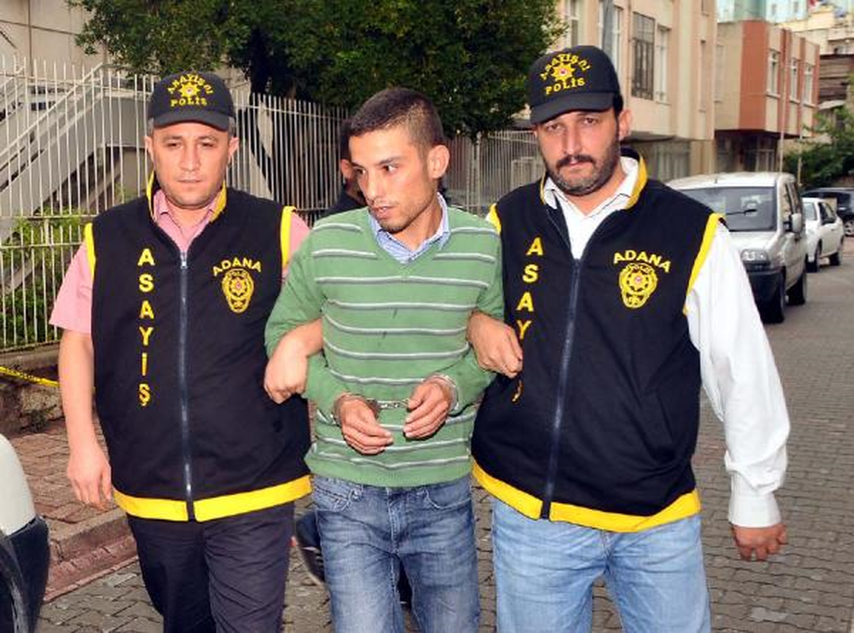 Babasına Kadın Ayarlayanı Öldürdü
